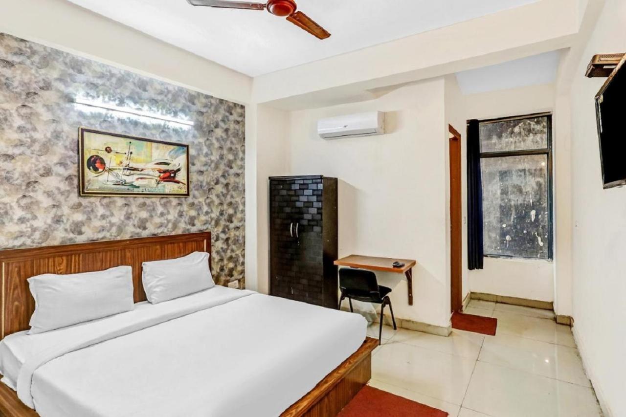 Hotel Villa View Noida Esterno foto